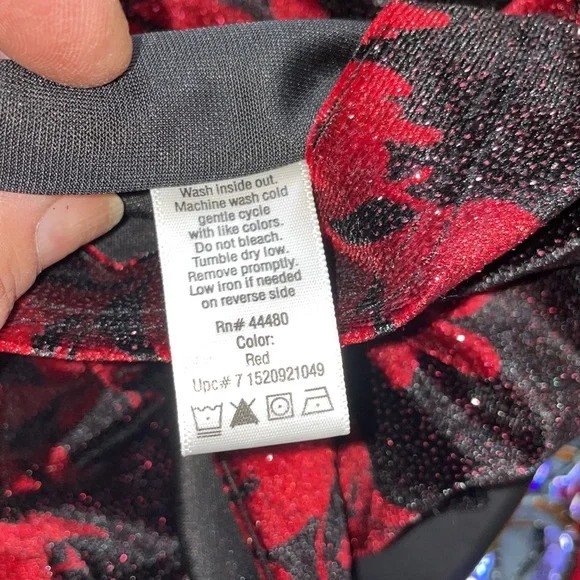 WHITE STAG Beautiful shiny maroon top - Picture 6 of 6